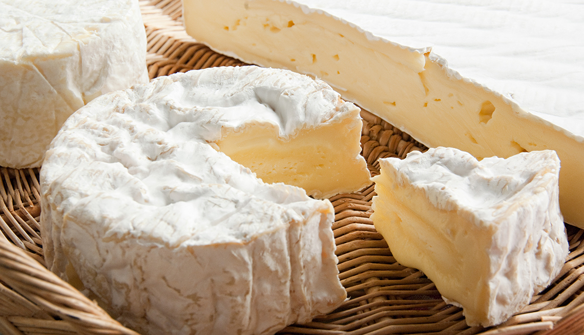 camembert and brie cheeses 