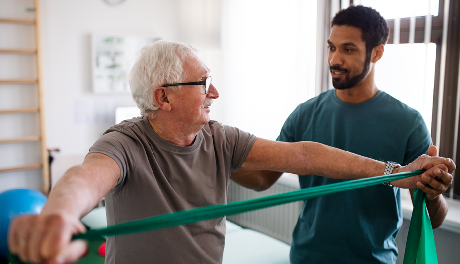 a physical therapist helps a patient exercise post surgery