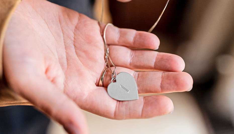 the silver necklace with the number one engraved in it given to elizabeth carr as a gift from her mothers fertility doctors the silver necklace with the number one engraved in it given to elizabeth carr as a gift from her mothers fertility doctors