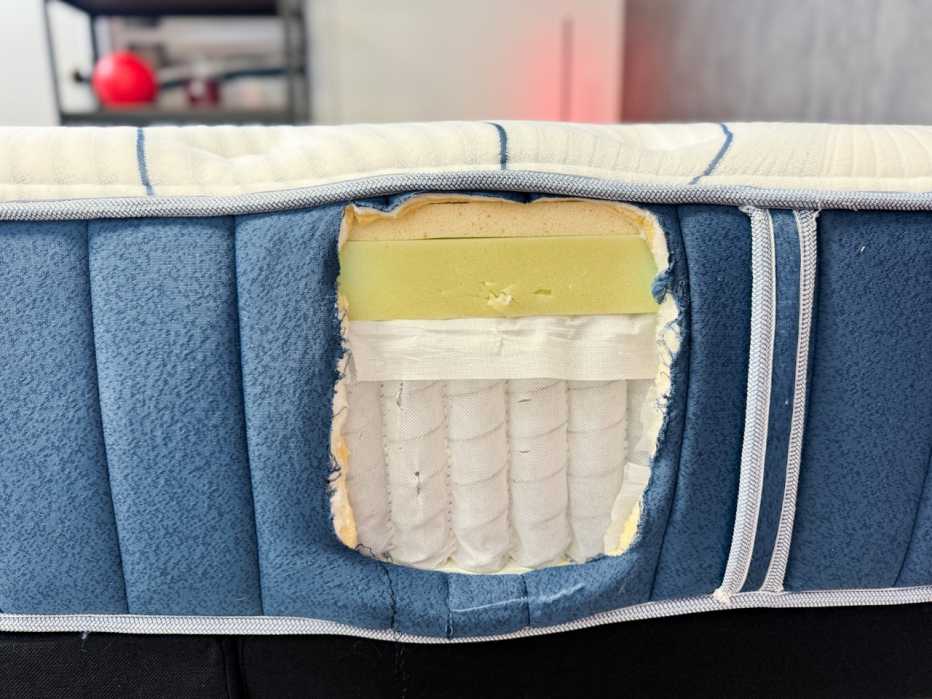 Cut out look at the layers of the Bear Elite Hybrid
