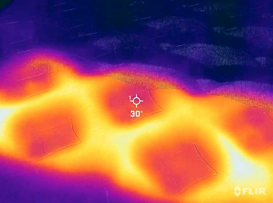 A thermal image of the Leesa Sapira Chill during our cooling gun test.