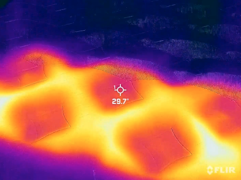 A thermal map of the Lessa Sapira Chill Hybrid mattress during our cooling gun test.