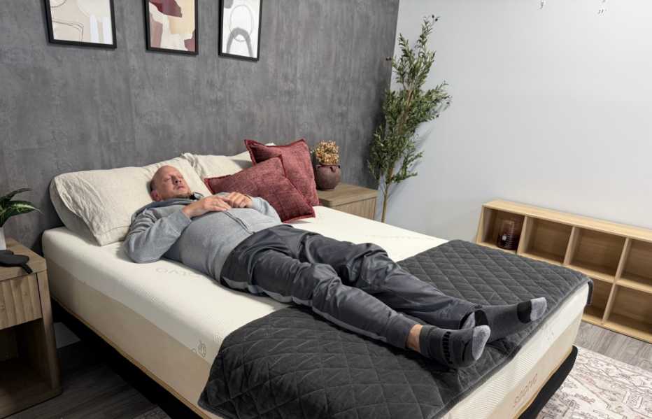  Man lying on his back on the Saatva Contour5.