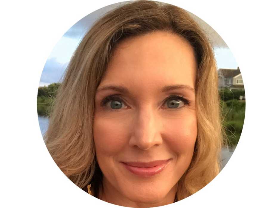 Headshot of Angie Schmitt 