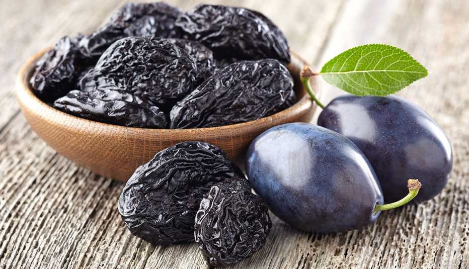 prunes in a bowl