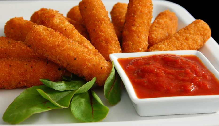 Crispy fried mozzarella sticks served with spicy marinara  tomato sauce dipping sauce.