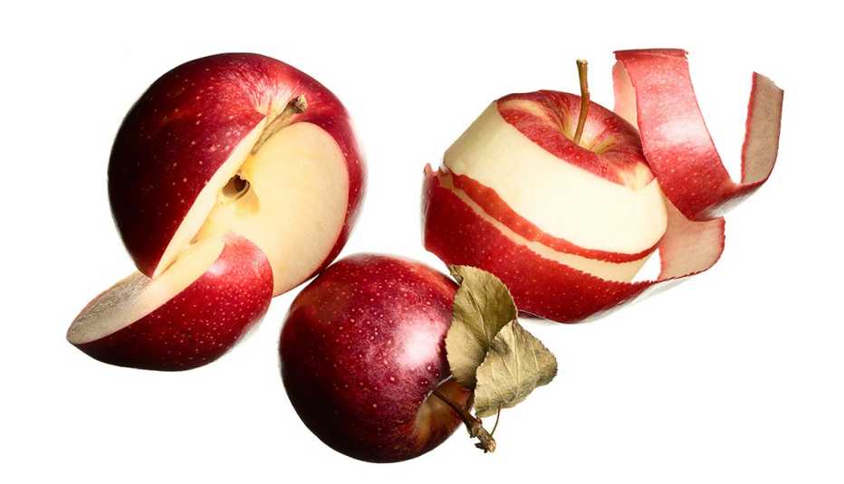 Peeled and cut red apples, Heart-Healthy Foods Peeled and cut red apples, Heart-Healthy Foods