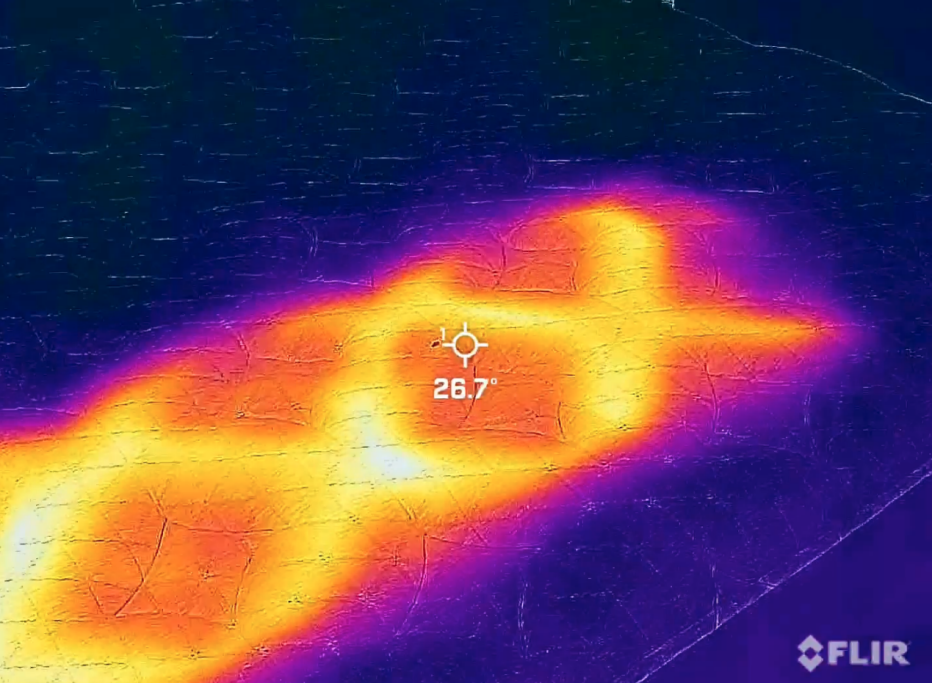 A thermal image of our cooling gun test on the Helix Dusk Luxe mattress.