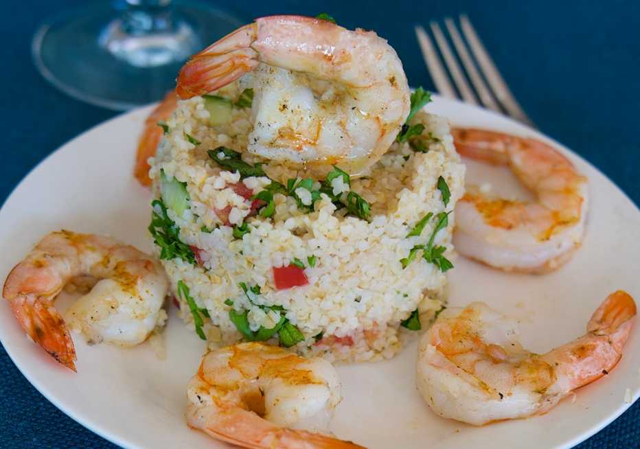 mediterranean tabbouleh with grilled shrimp