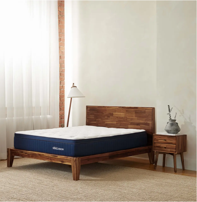 Silk and Snow Hybrid on display