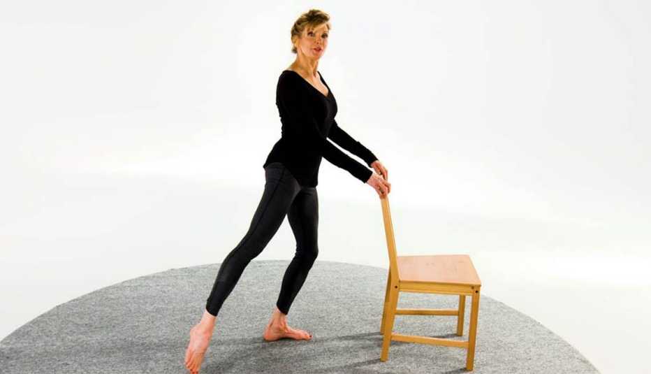 Kathy Smith demonstrates barre exercises