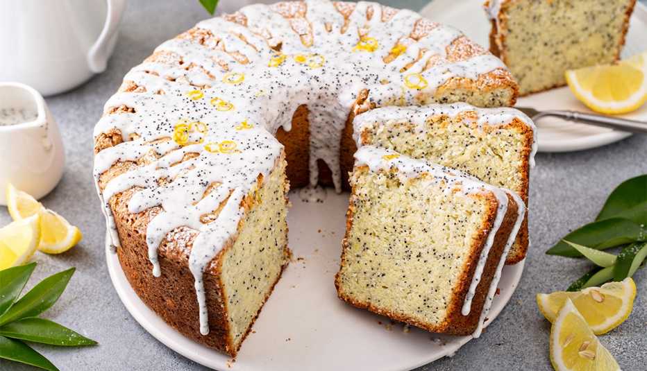 Lemon Poppy Seed Bundt Cake 