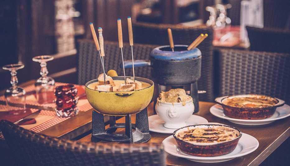 fondue pot