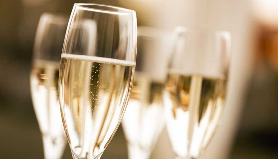 4 glasses of champagne