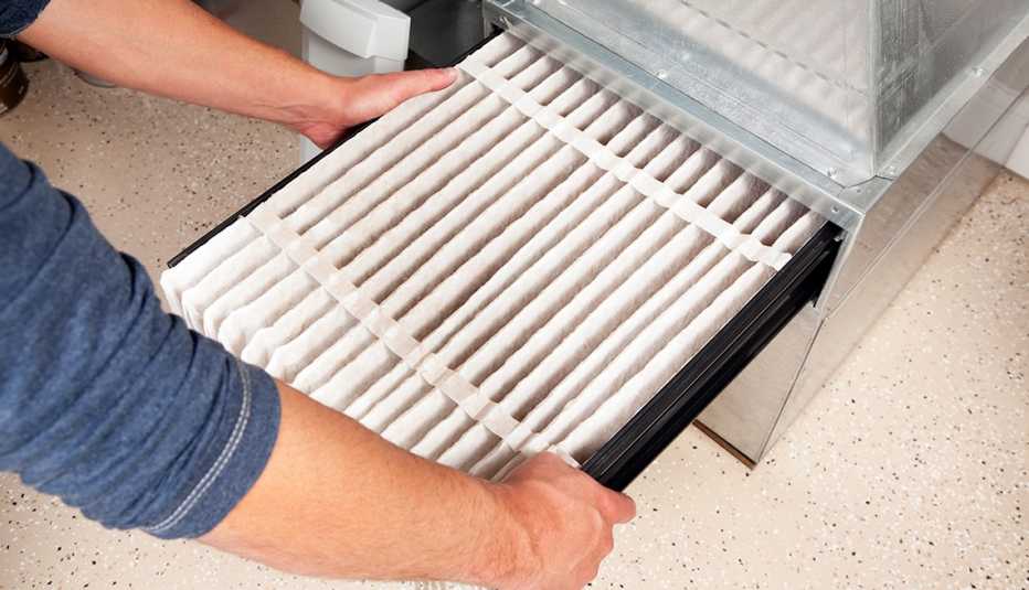 Changing air filter