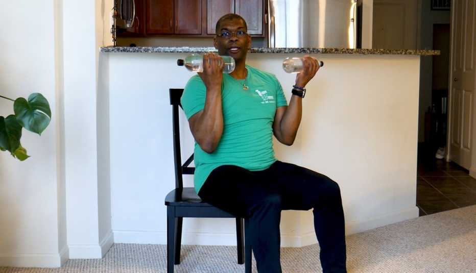 trainer Bryant Johnson does an upper body workout