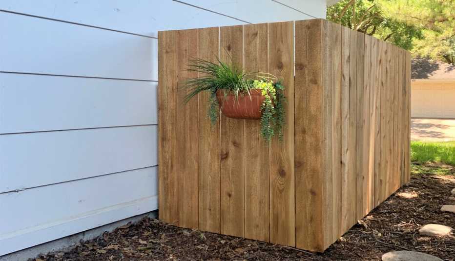 d i y blogger jessica nickerson created a fence on the side of her house to hide messy yard items