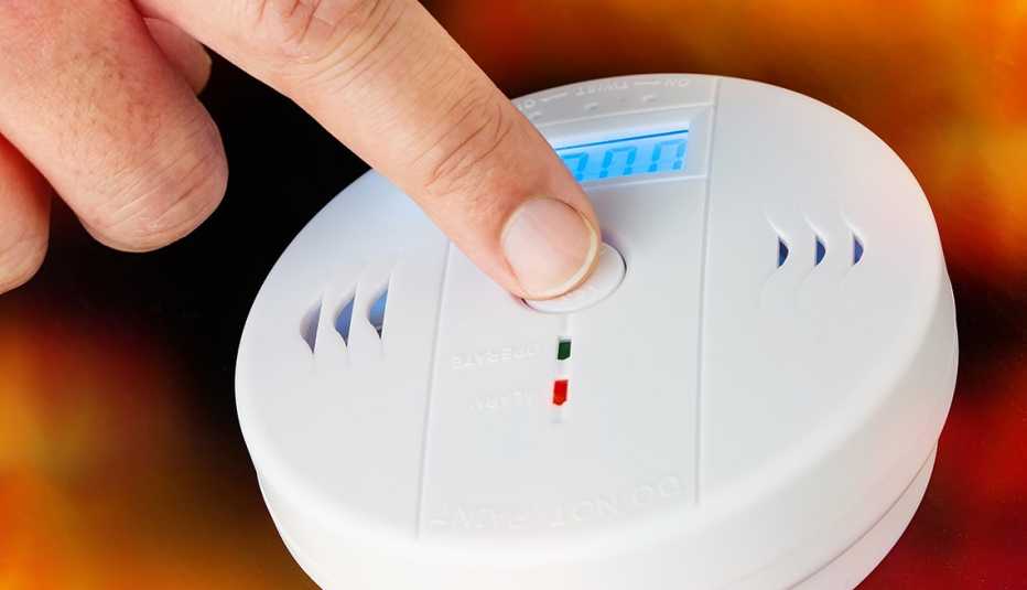 Test of a smoke and fire alarm with carbon monoxide sensor capability