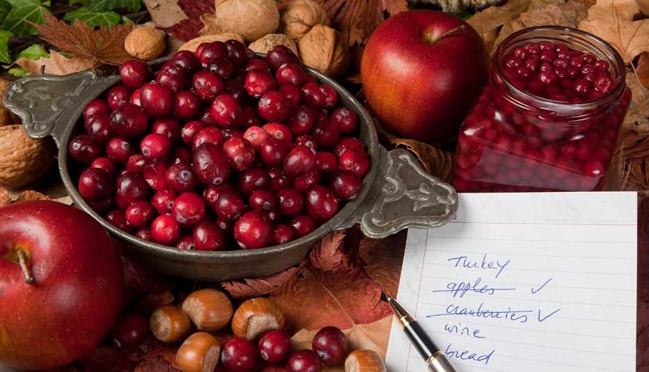 Thanksgiving shopping list with cranberries, apples and nuts