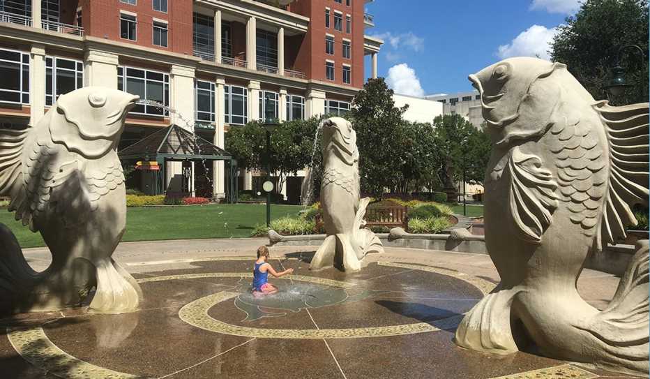 A fish-themed splash fountain in uptown Charlotte, North Carolina