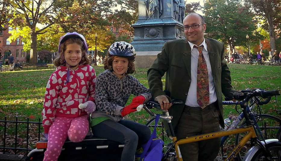 Family Of Three, Bike, Park, Father,Two Daughters, How To Go Car Free, Livable Communities Family Of Three, Bike, Park, Father,Two Daughters, How To Go Car Free, Livable Communities