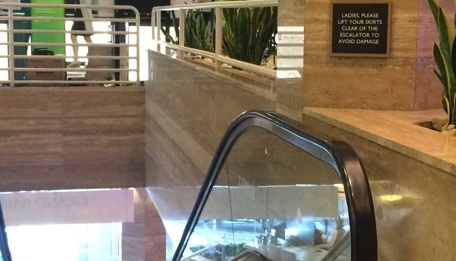 Miami escalator warning, Signs that Say So Much.