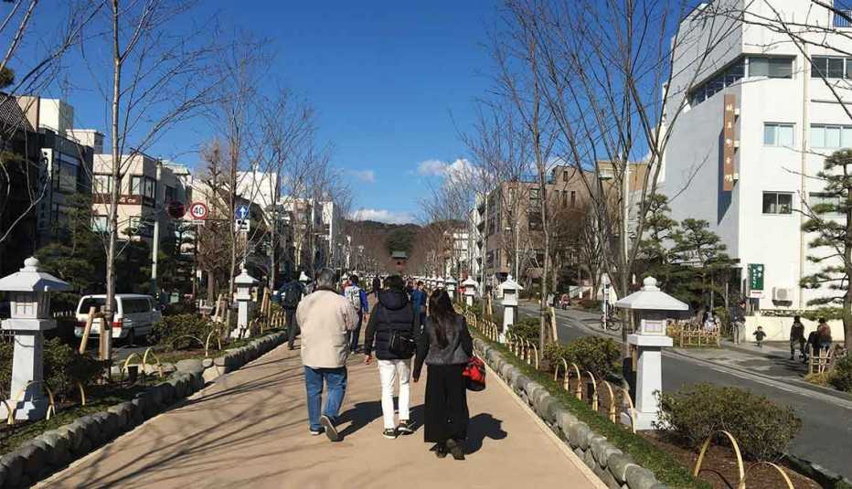 A pedestrian walkway in Kamakura, Japan, runs down the center of a boulevard.
