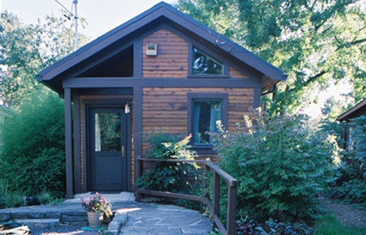 A small home (or accessory dwelling unit) in a Portland, Oregon A small home (or accessory dwelling unit) in a Portland, Oregon