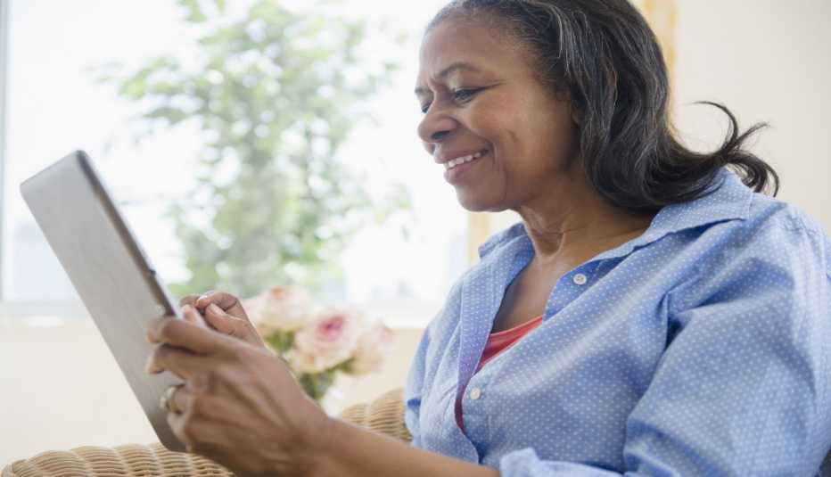 An woman working on a tablet