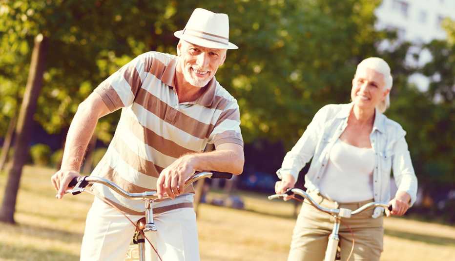 retired couple riding bikes