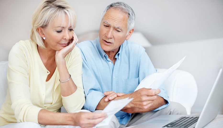 Couple discusses finances
