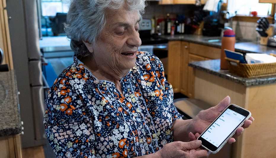 pat cutillo shows us her mobile phone contacts that include her doctors emergency contact number