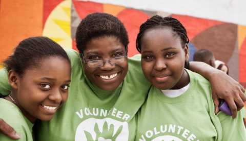 woman coach 2 girls woman coach 2 girls