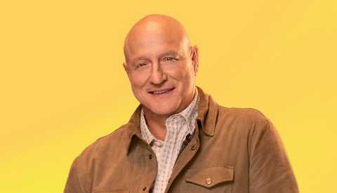 tom colicchio on yellow background