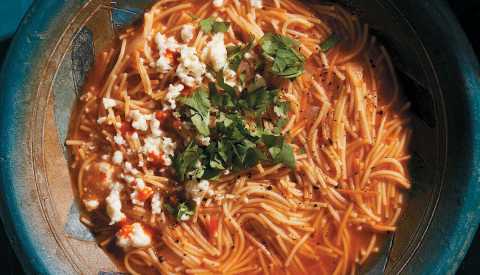 Fideo soup in a bowl