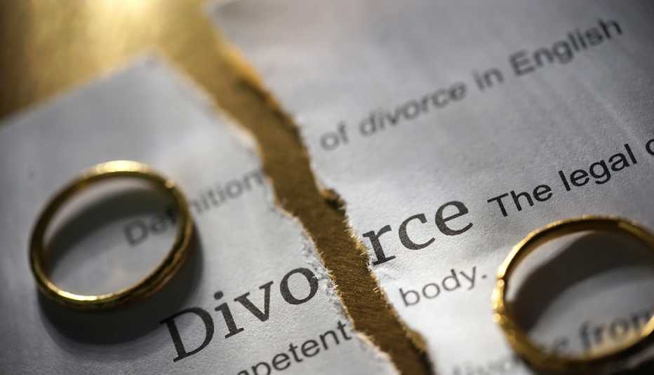 8 Steps to Protect Your Money in a Divorce