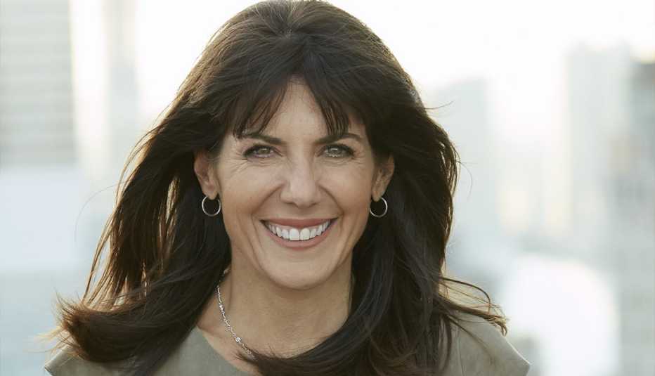 headshot of Jean Chatzky smiling headshot of Jean Chatzky smiling