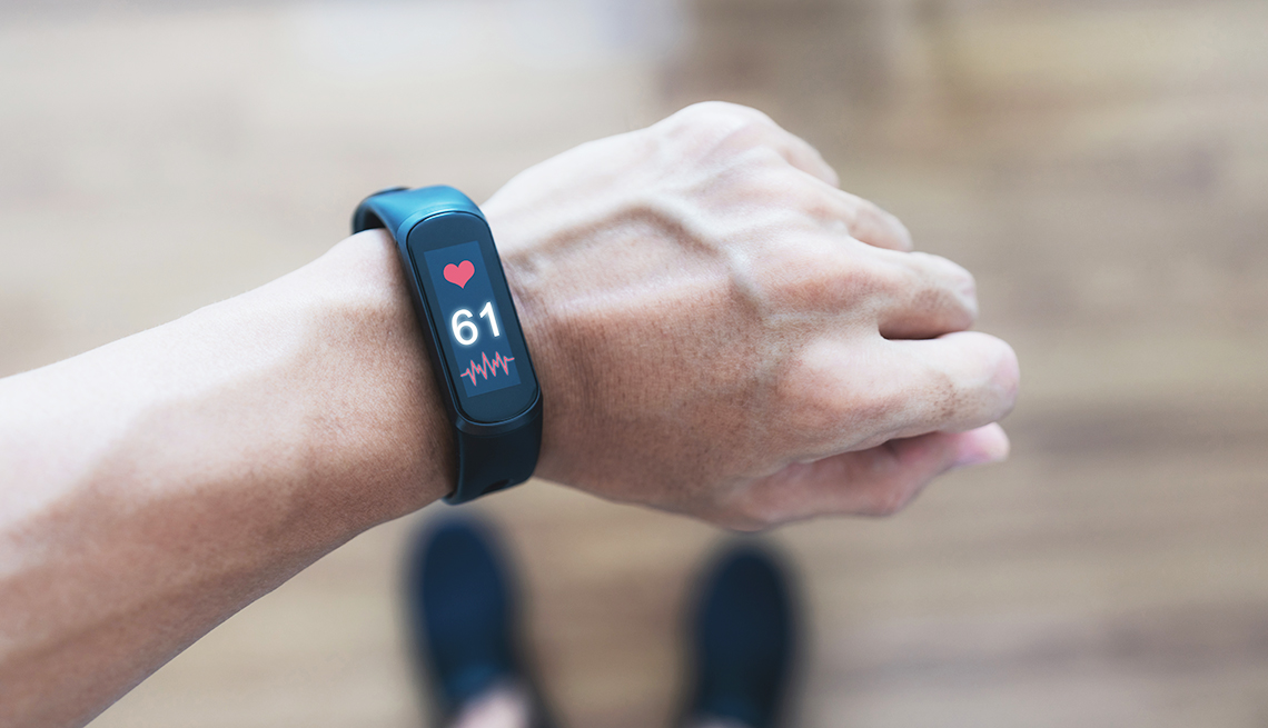 Smart fitness tracking and watch. a man using smart band tracking heart rate and health data