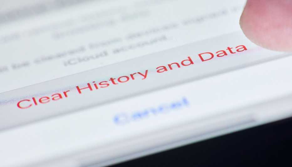 red letters that say clear browser history and the word cancel in blue in a white screen