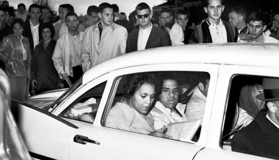 Charlayne Hunter Gault, Hamilton Holmes, registering for classes, University of Georgia, 1961