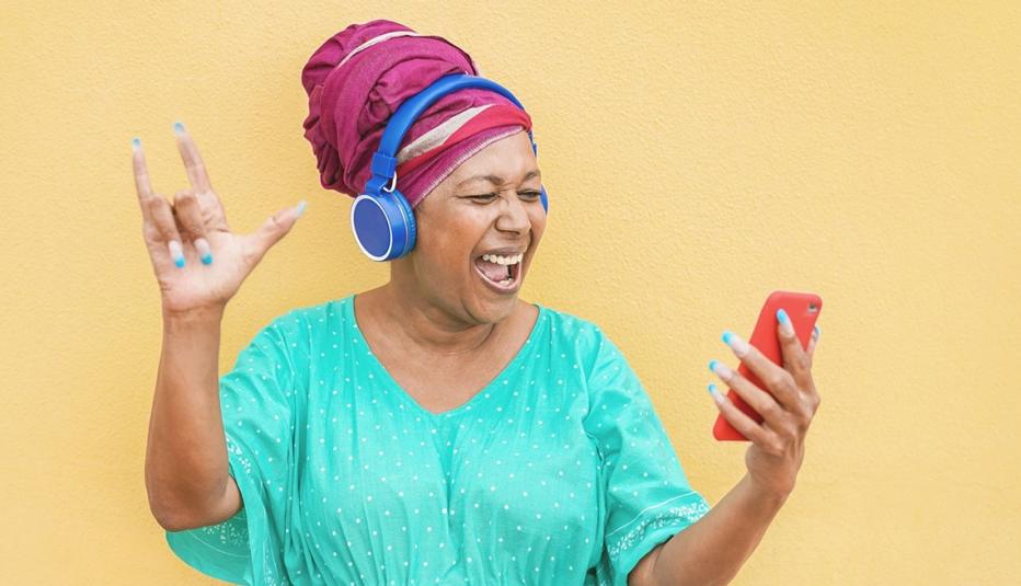 Dancing and Streaming with a Cell Phone