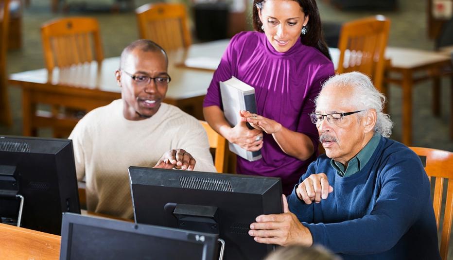 Older Workers Learning Computer Skills Older Workers Learning Computer Skills