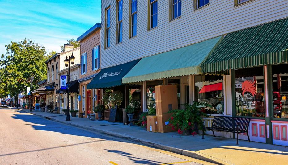 Main street in downtown Midway, Kentucky