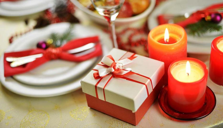 Holiday table setting