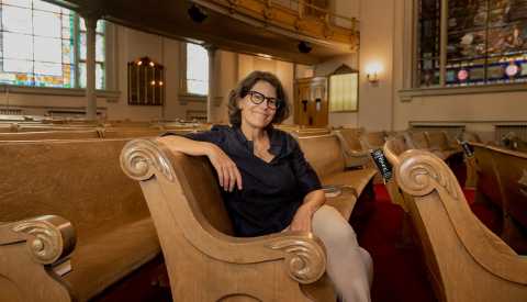 rabbi rachel timoner at her synagogue