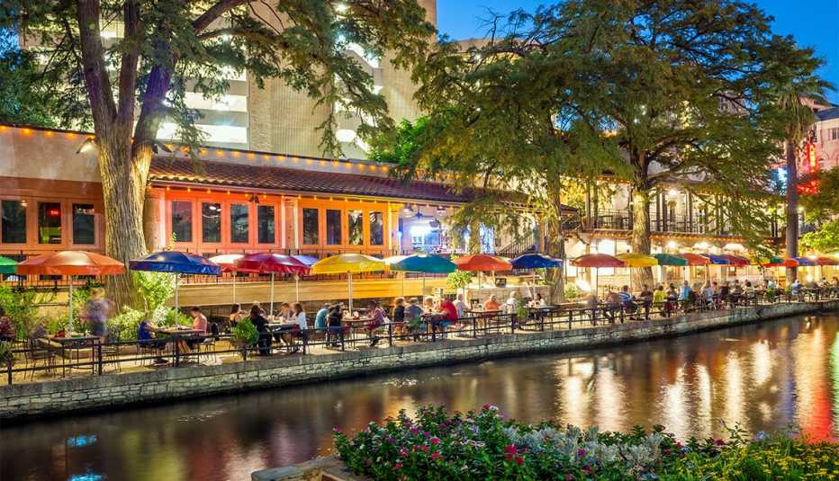 Diners at the Riverwalk