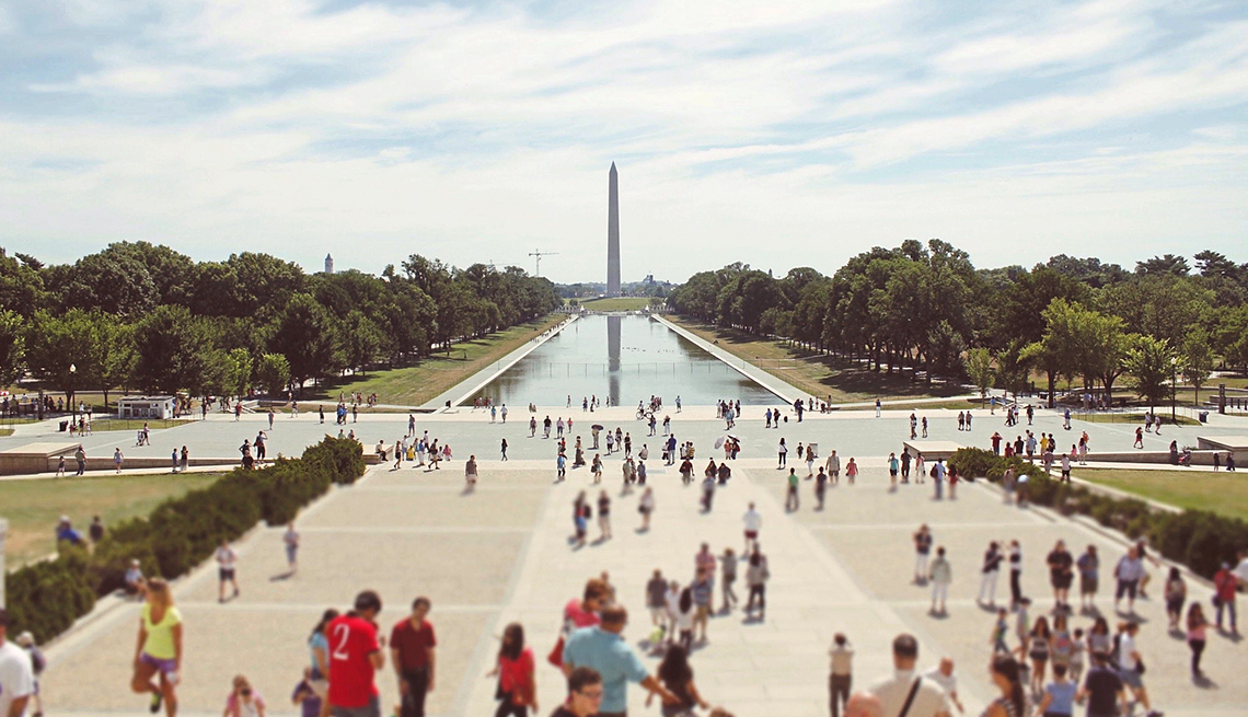 steps of the Lincoln Memorial, looking out to Washington Monument