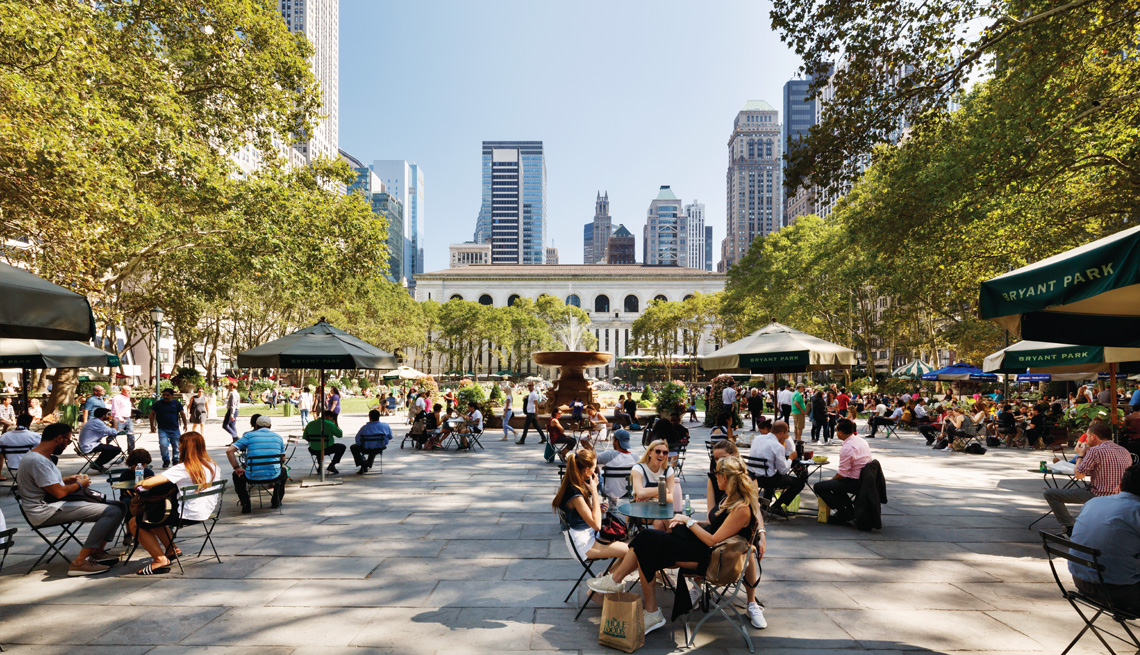 people outside the new york public library