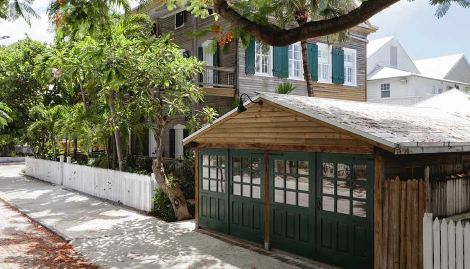 the outside of kimpton ridley house adults only hotel in key west