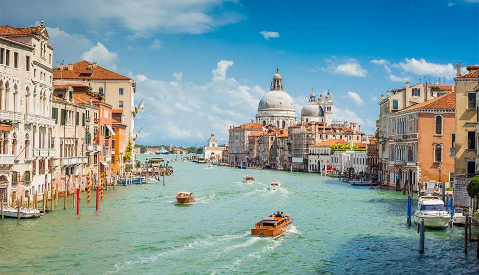 An iconic view from Accademia Bridge 